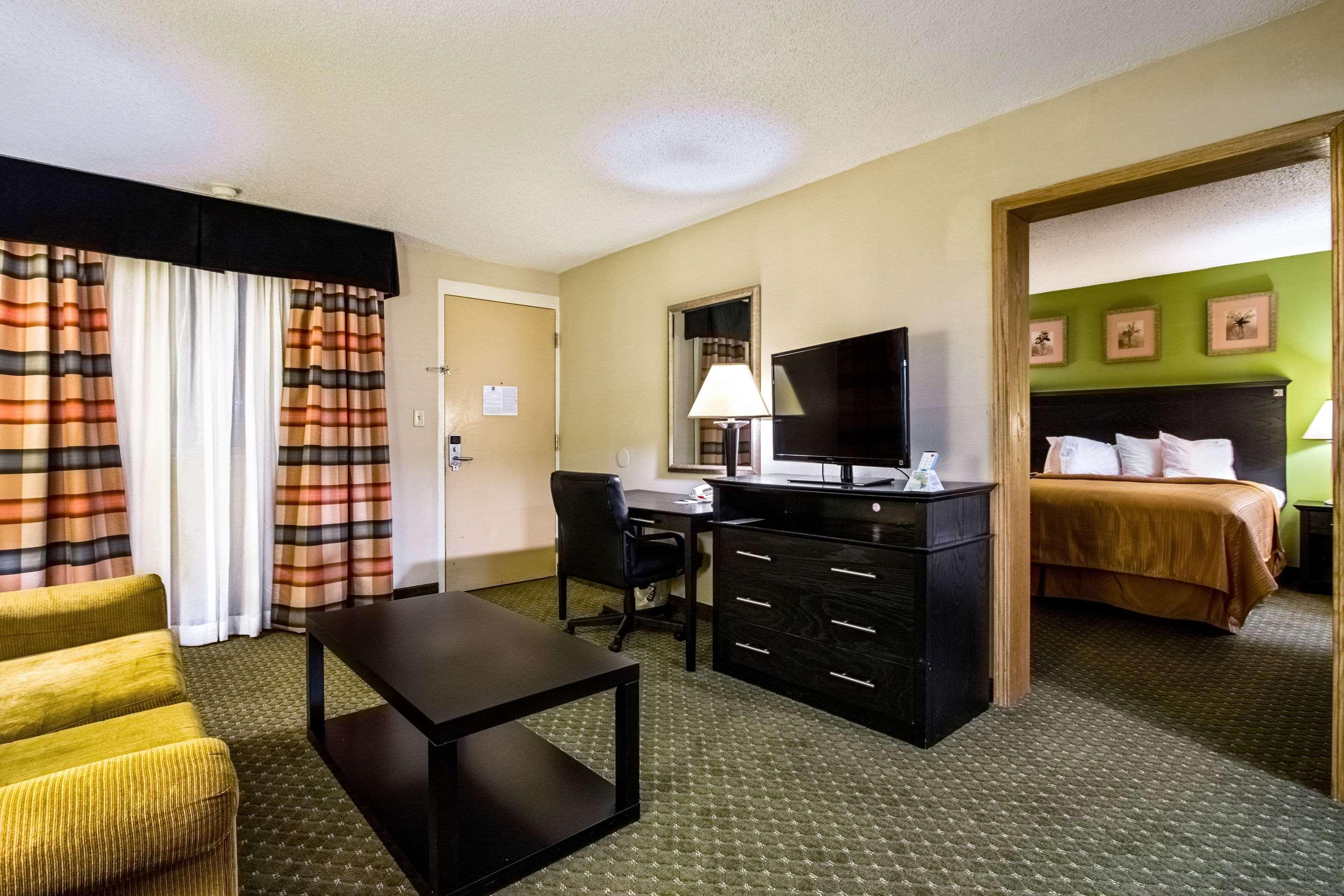 Quality Inn & Suites Moline - Quad Cities Exterior foto