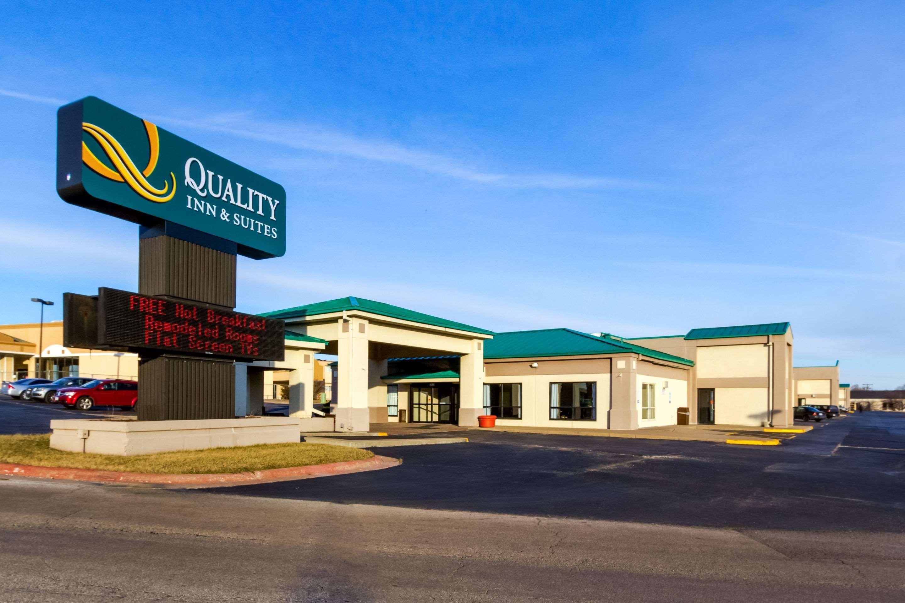 Quality Inn & Suites Moline - Quad Cities Exterior foto