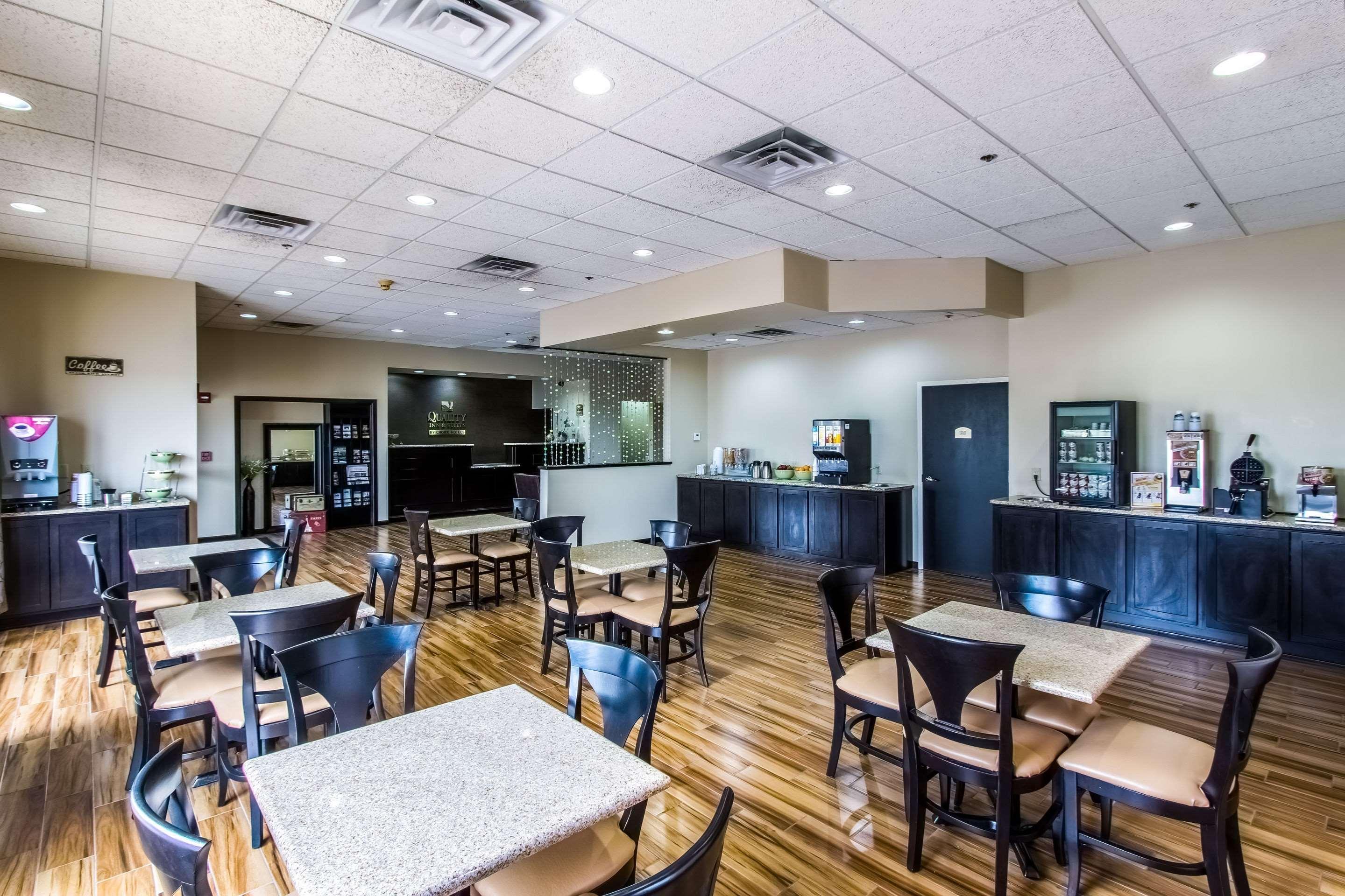 Quality Inn & Suites Moline - Quad Cities Exterior foto